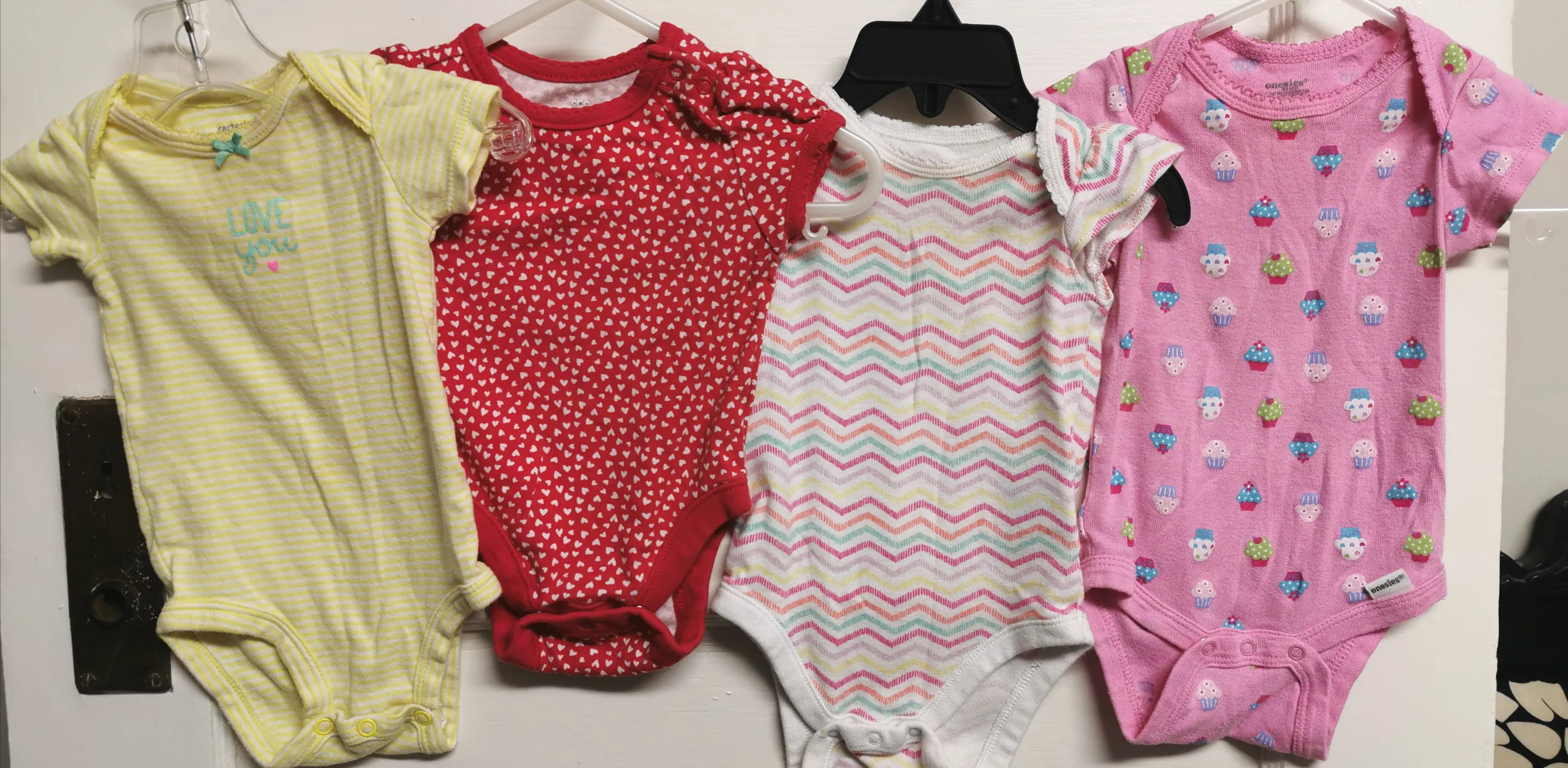 BABY GIRL SIZE(S) 0/9 MONTHS - 4 PACK Graphic Onesie T-Shirts VGUC B47