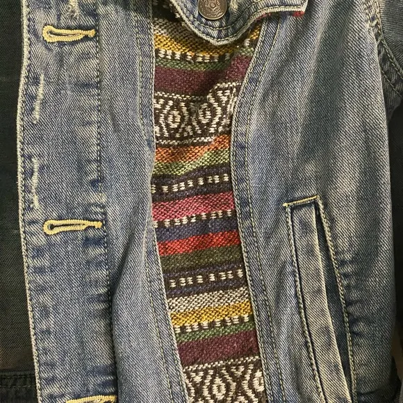 Free People Aztec Western Distressed Cropped Denim Jacket. Size: 4