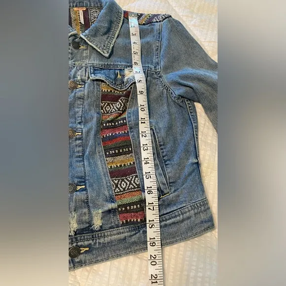 Free People Aztec Western Distressed Cropped Denim Jacket. Size: 4