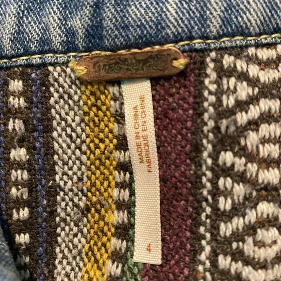 Free People Aztec Western Distressed Cropped Denim Jacket. Size: 4