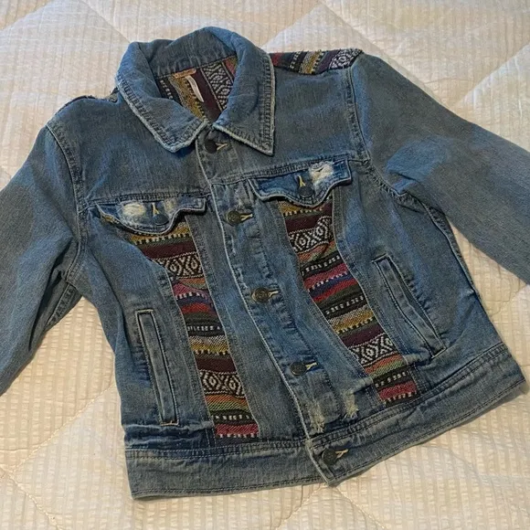 Free People Aztec Western Distressed Cropped Denim Jacket. Size: 4