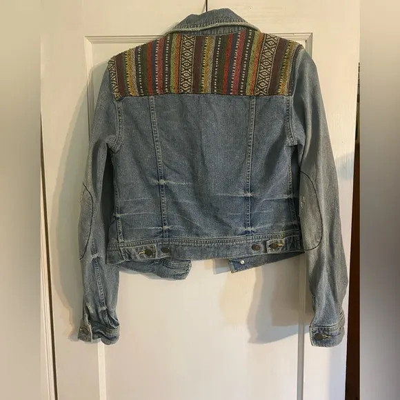 Free People Aztec Western Distressed Cropped Denim Jacket. Size: 4