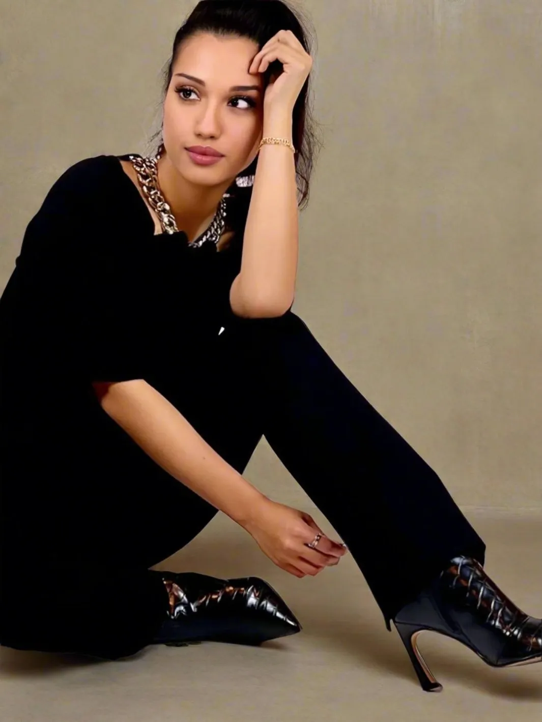 Luxury Top with Removable Silver Chain - The Minetta