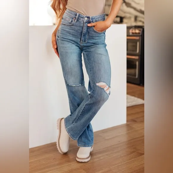NWT Judy Blue High Rise Tummy Control Distressed Straight Jeans size 9