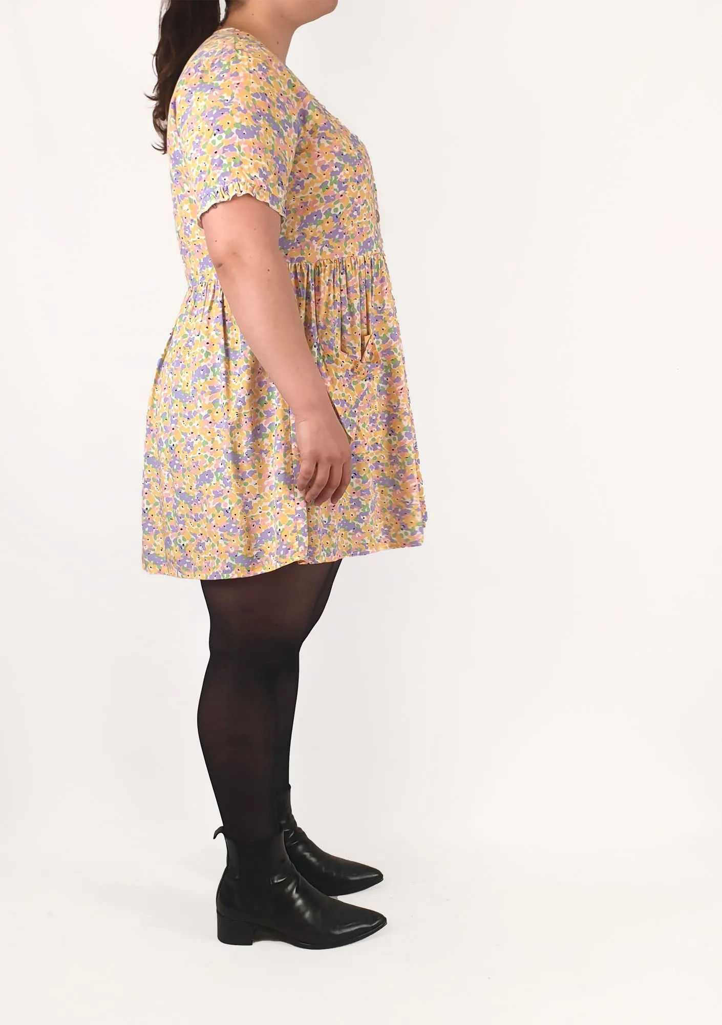 One Two Melbourne pre-owned babydoll style floral pastel print dress size ML (best fits size 14)