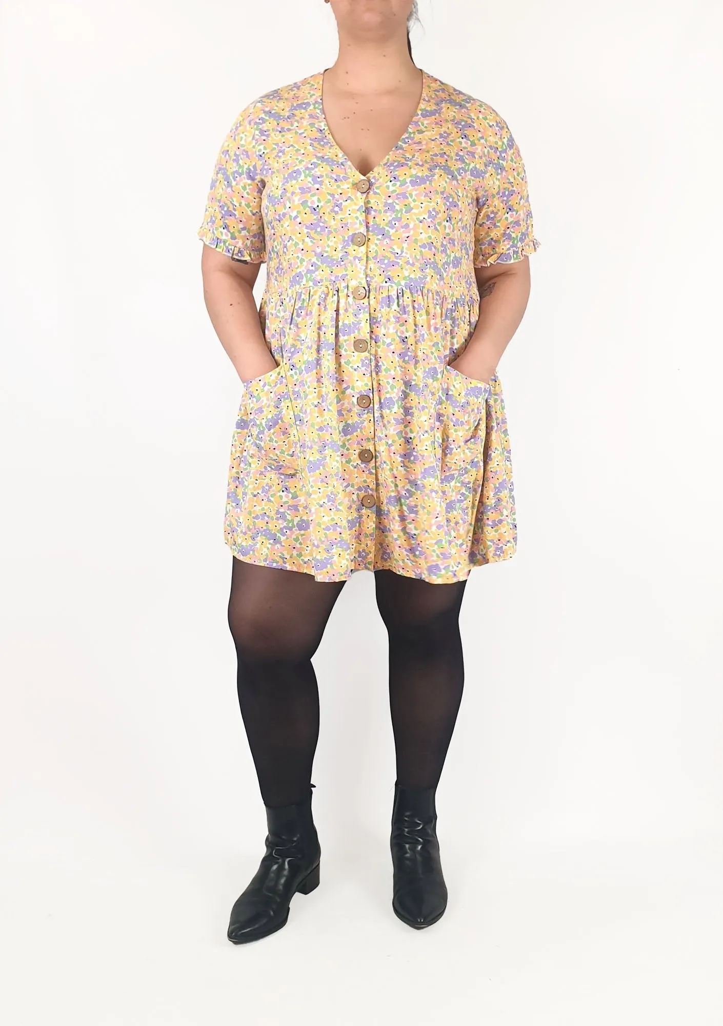 One Two Melbourne pre-owned babydoll style floral pastel print dress size ML (best fits size 14)