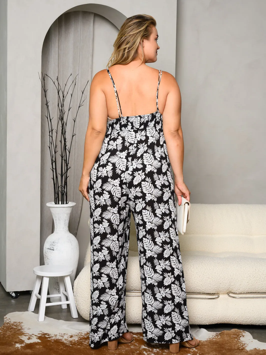 PLUS SIZE SLEEVELESS V-NECK LEAF PRINT JUMPSUIT