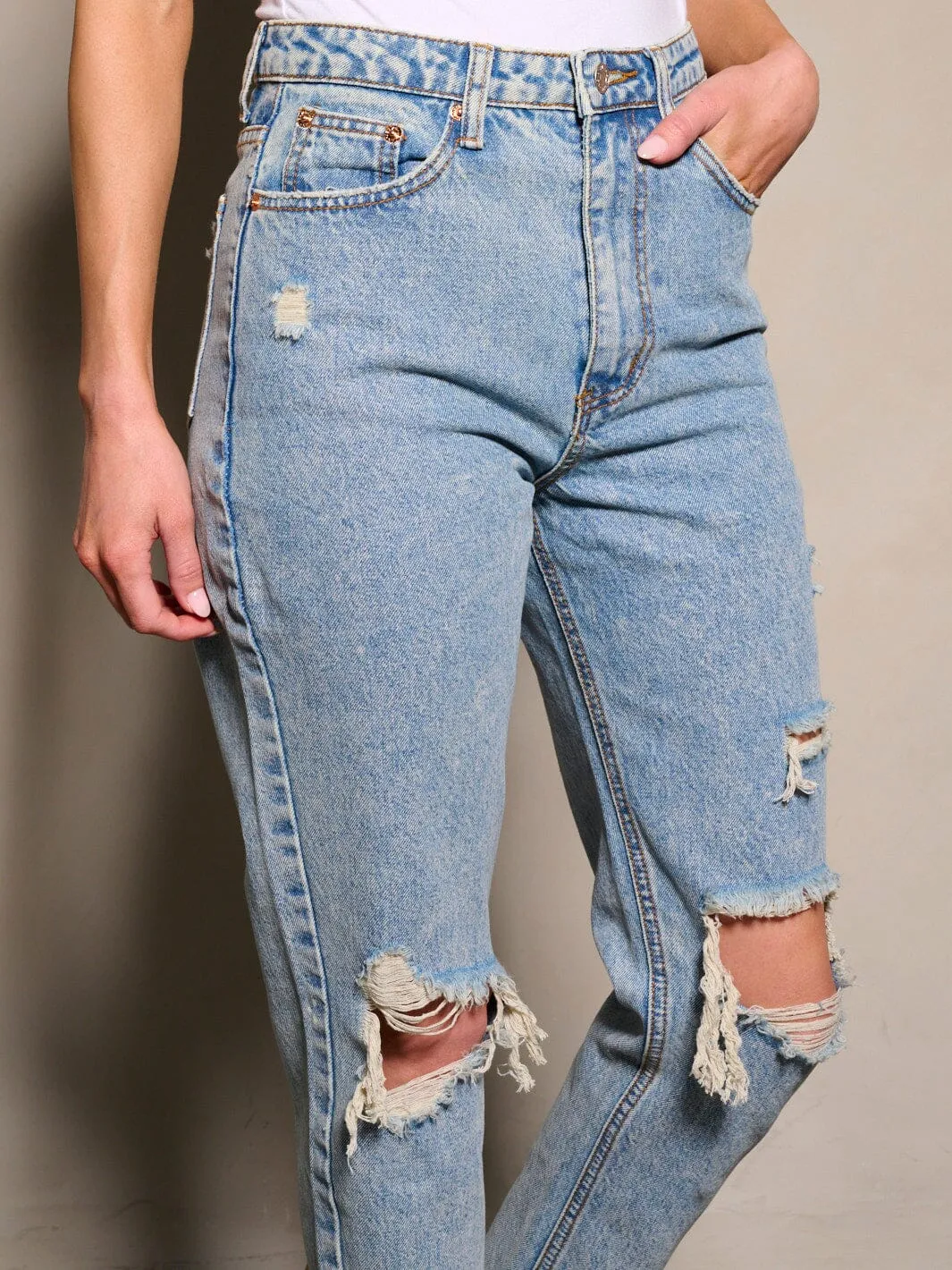 WOMEN'S BUTTON CLOSURE POCKETS DISTRESS DENIM PANTS